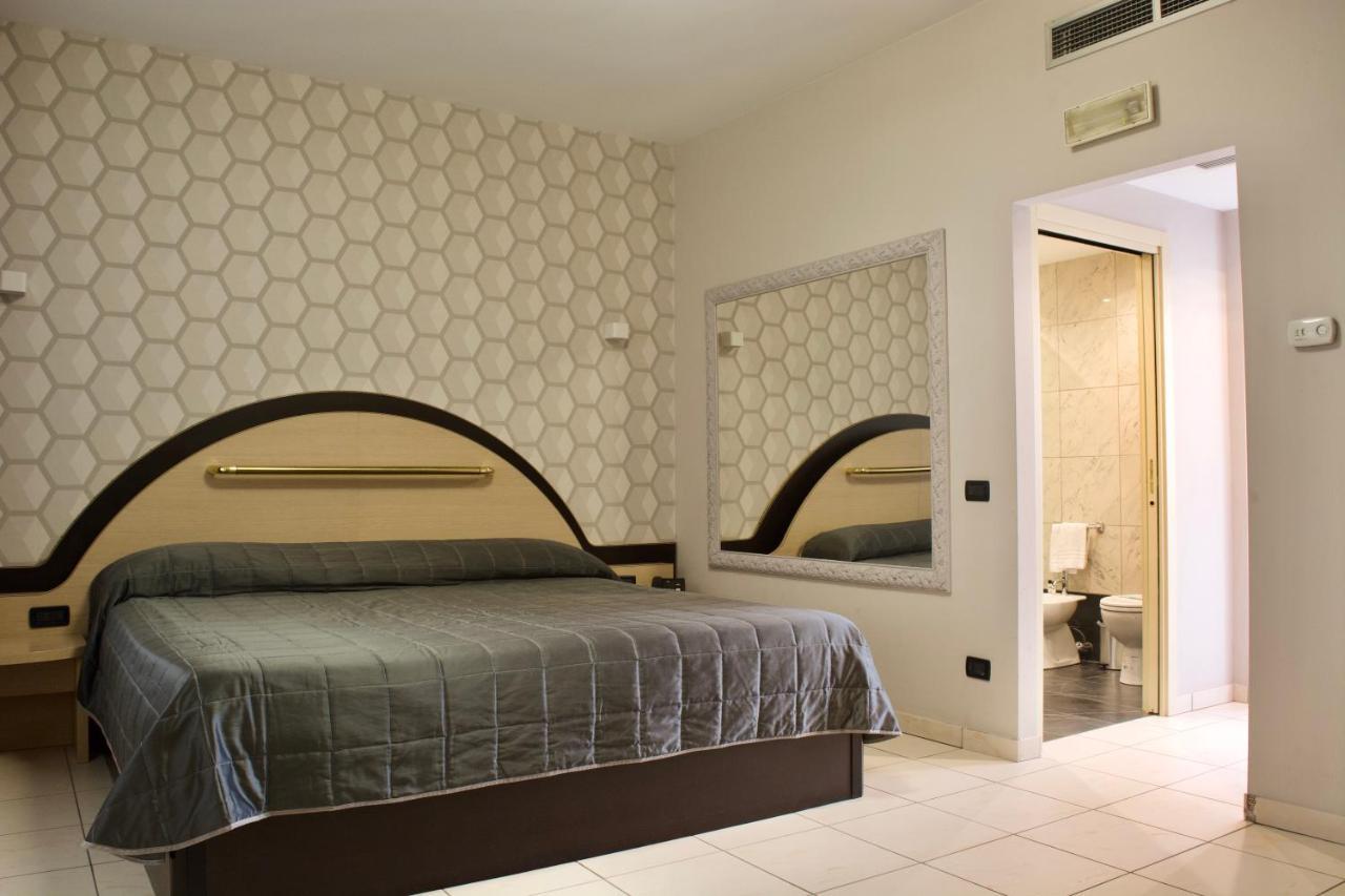 Sechi Hotel Milano With Parking — Foto 2