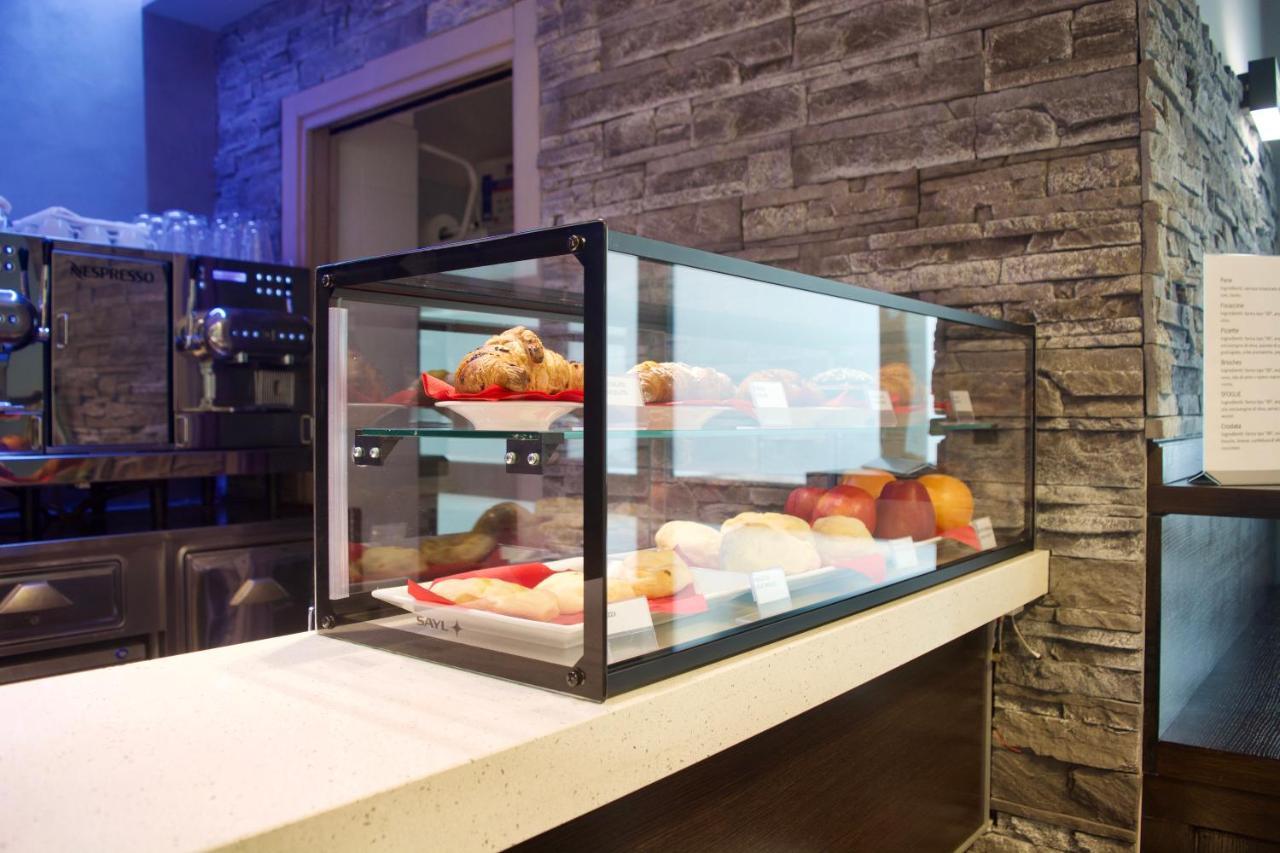 Sechi Hotel Milano With Parking, Milan